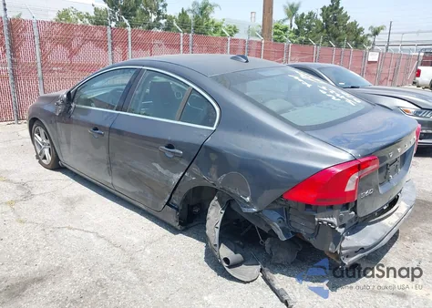 2014 Volvo S60 T5/T5 Platinum/T5 Premier/T5 Premier Plus z USA, uszkodzony, nr VIN YV1612FS1E2297975